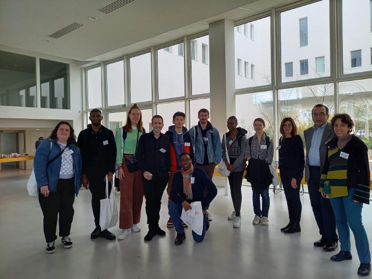 Les participants de CY au Challenge de Chimie avec le conférencier