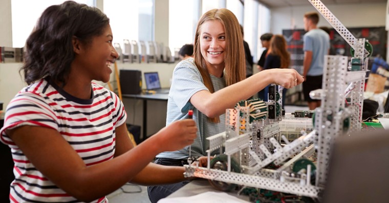 Ambitieuses Ingénieuses : encourager les jeunes filles à oser les sciences et l’ingénierie